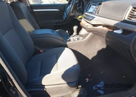 2018 Toyota Highlander Le z USA, uszkodzony, nr VIN 5TDBZRFH4JS820760